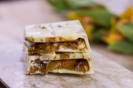 Barra de Chocolate Branco com Bolacha Lottus, Caramelo e Creme de Biscoff